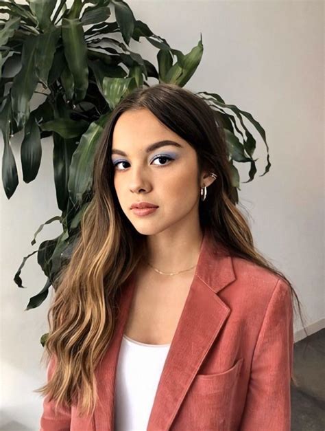 10 Olivia Rodrigo Hair Looks for Inspiration